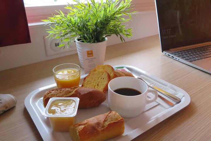 Breakfast/Coffee Service 35 of 48