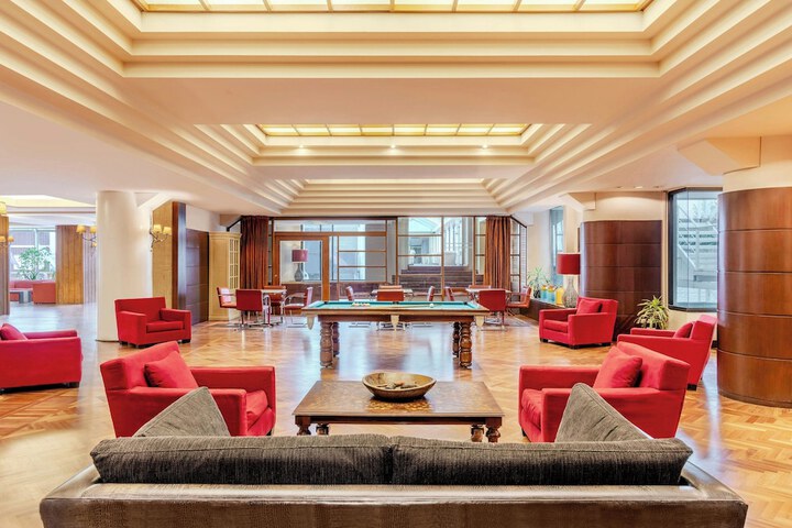 Entrance & Lobby