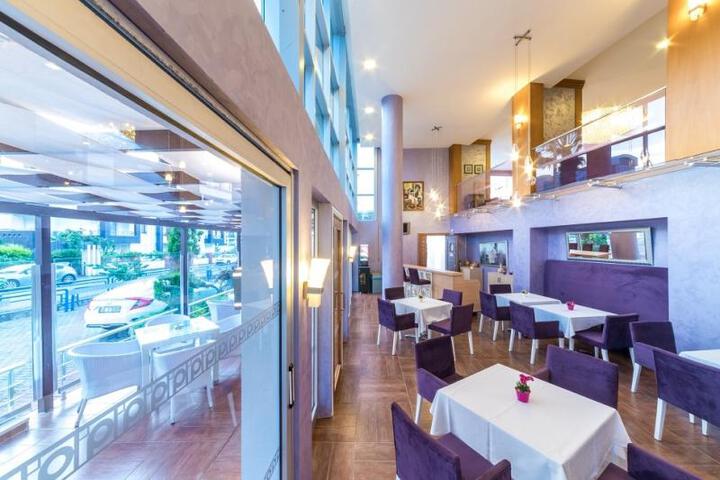 restaurant cafeteria
