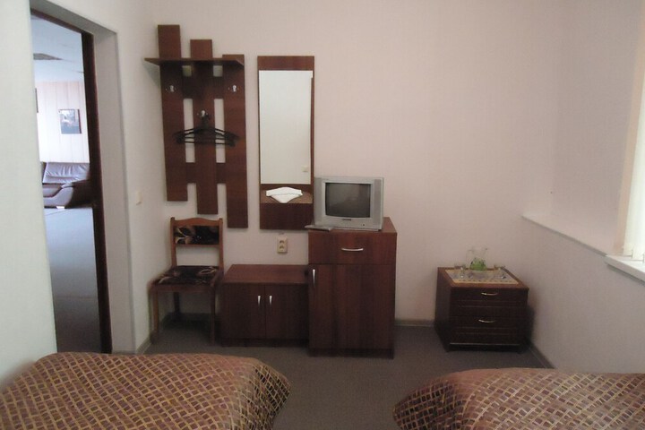 Room 4 of 68