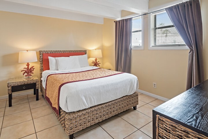 Deluxe 2 Double Beds Sunset View Balcony (13 of 15)