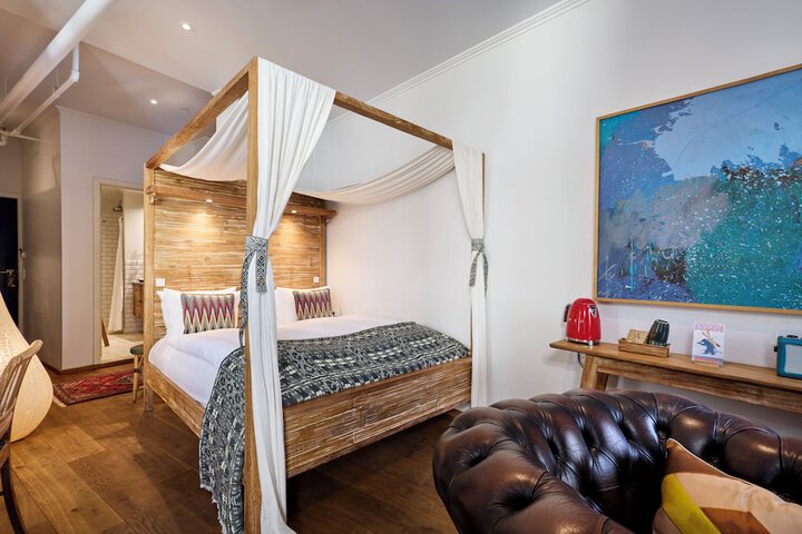 Room 33 of 105