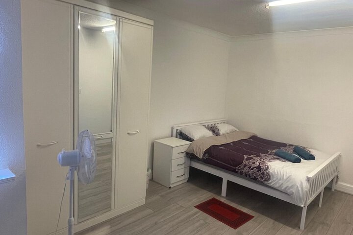 Room 11 of 18