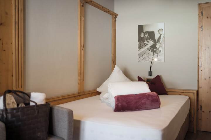 Room 7 of 104