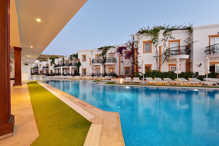 Hotel Pool