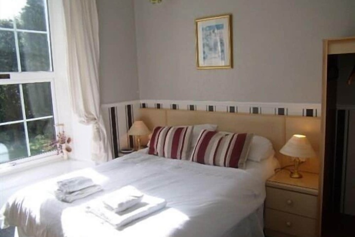 Room 7 of 27