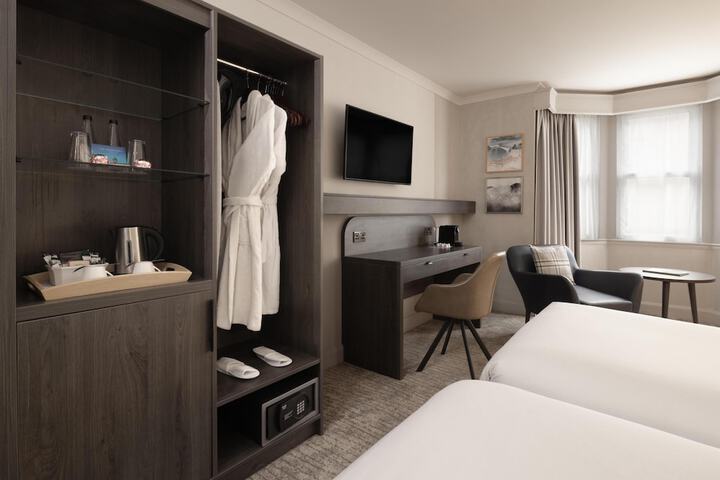 Room 7 of 61