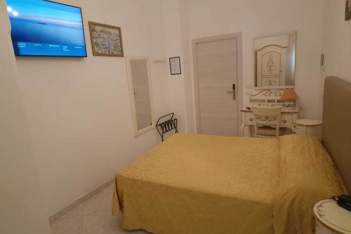 Room 10 of 50