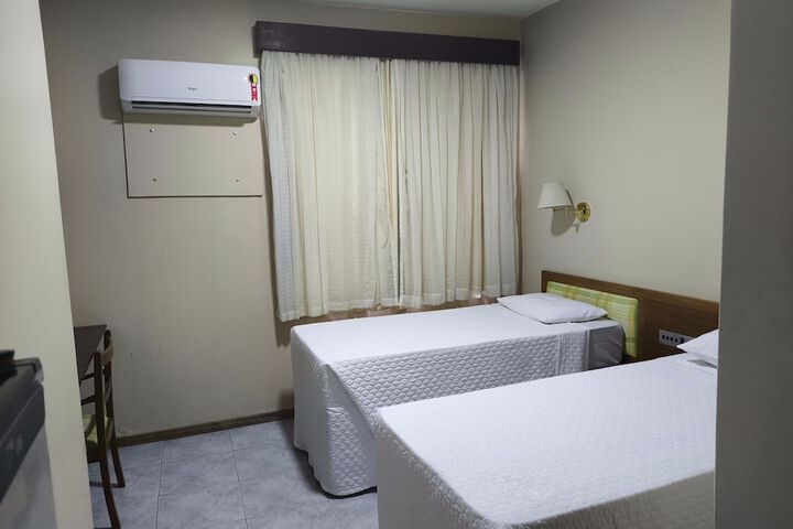 Room 14 of 30