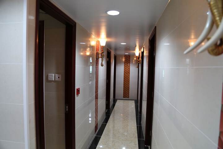 Ballroom/Hall 30 of 35