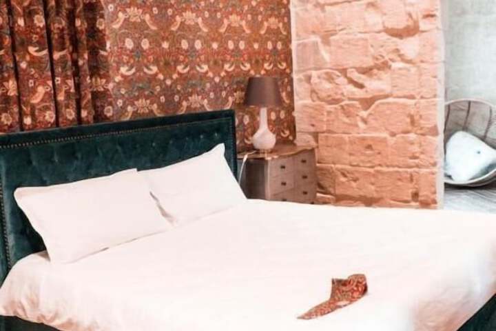 Room 4 of 97