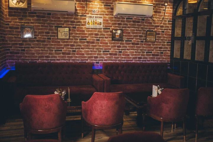 Lounge 100 of 110