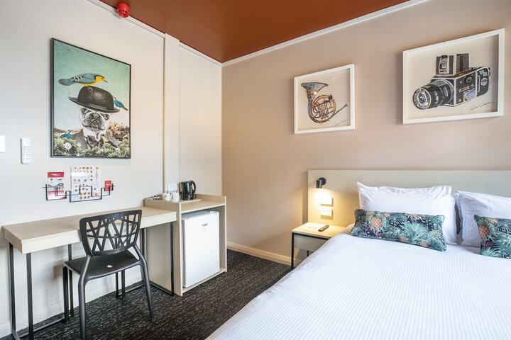 Room 8 of 34