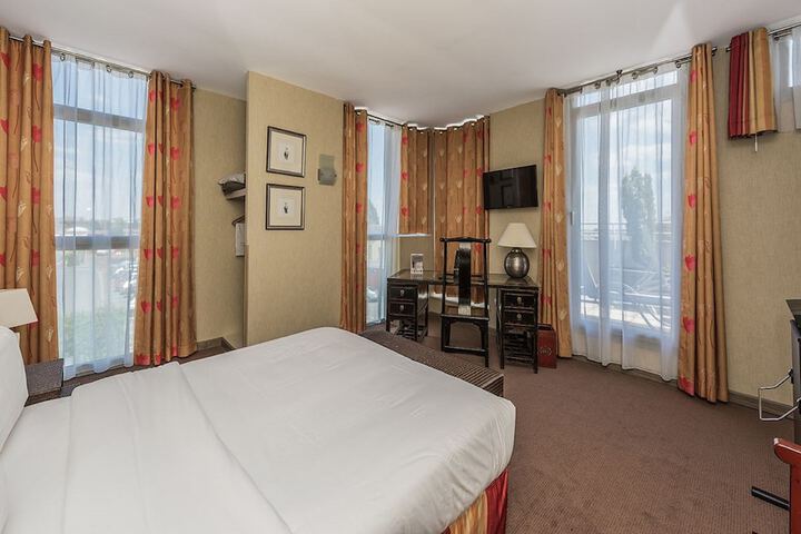 Room 9 of 29