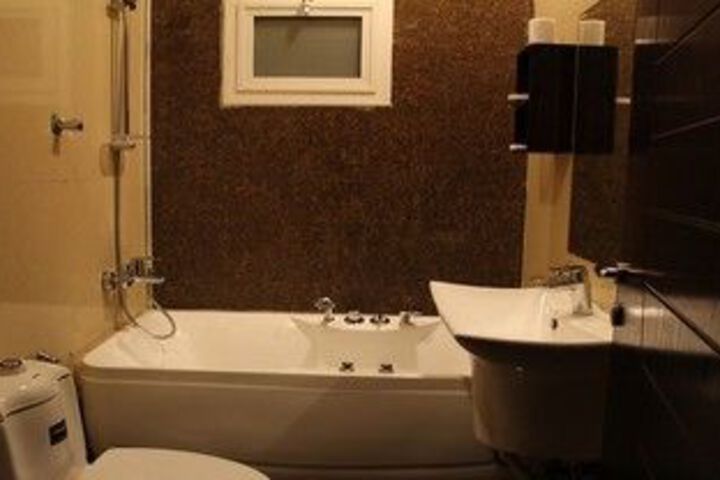 Room 3 of 82