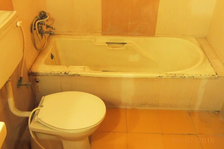 Room 3 of 16