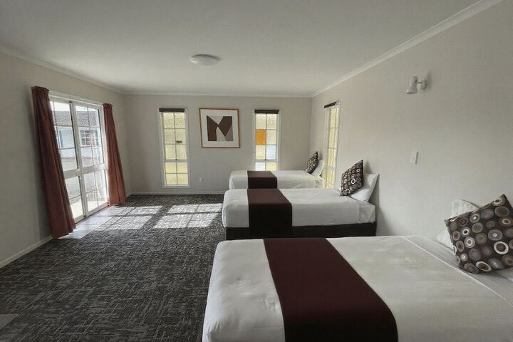Room 33 of 65