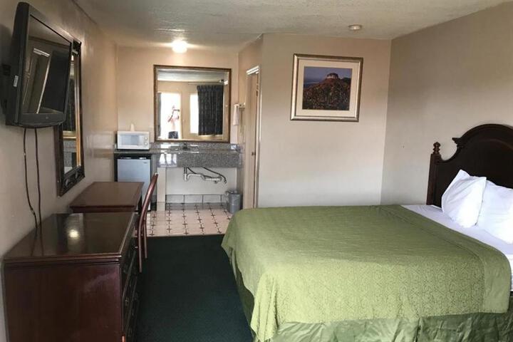 1 King Bed (6 of 6)
