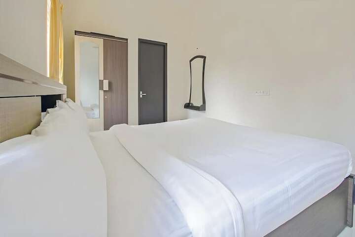 Room 18 of 32