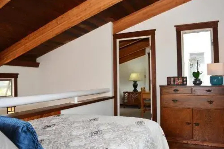 Room 4 of 13