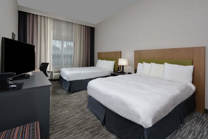 2 Queen Beds (2 of 10)