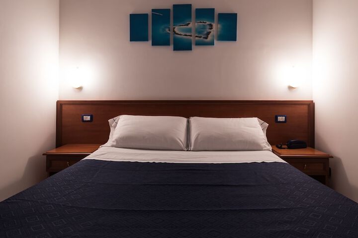 Room 10 of 73