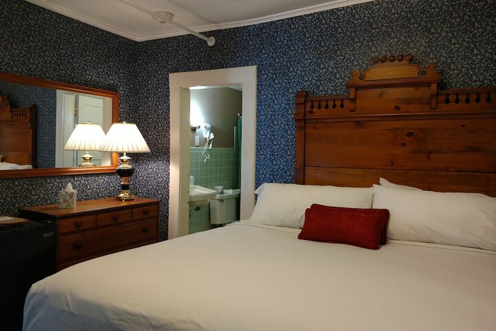 Superior King Bed (4 of 12)