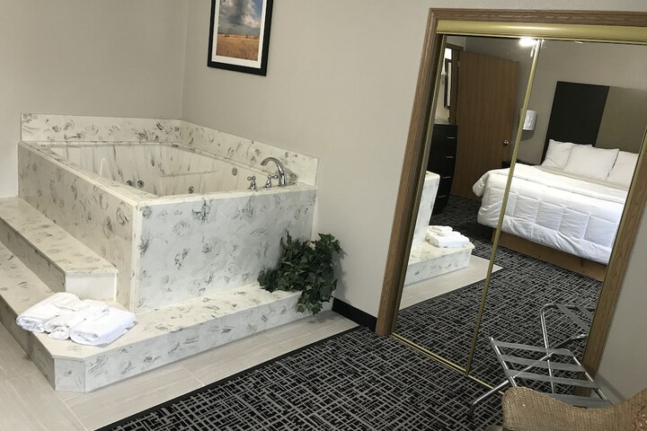 1 King Bed Suite (2 of 7)