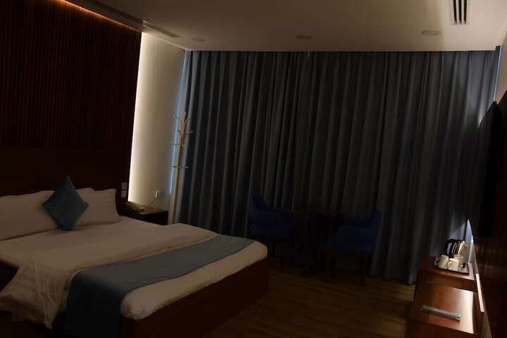 Room 10 of 24