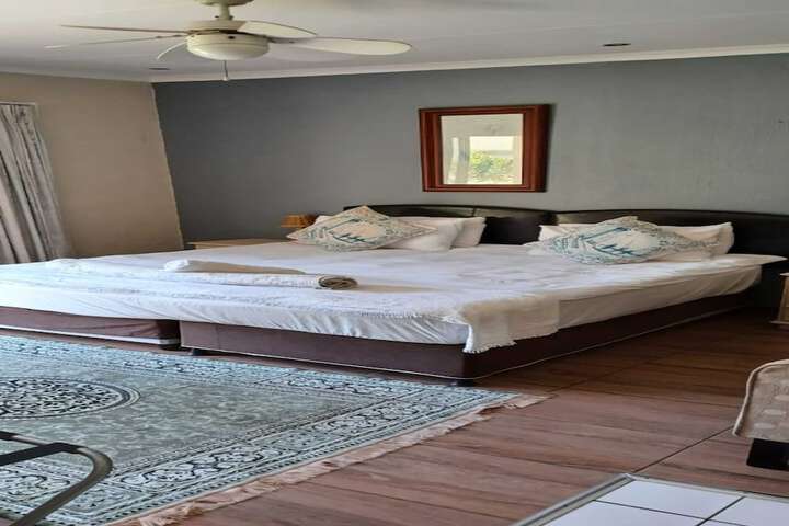 Room 5 of 11