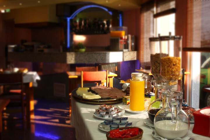 Breakfast/Coffee Service 47 of 70