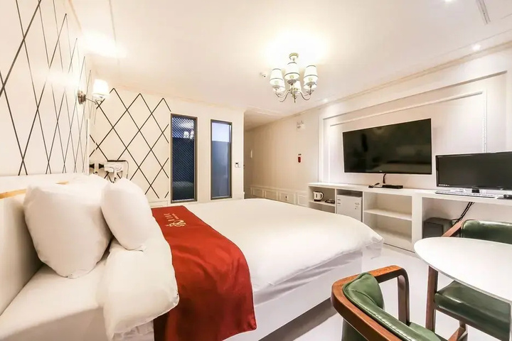 Room 4 of 23