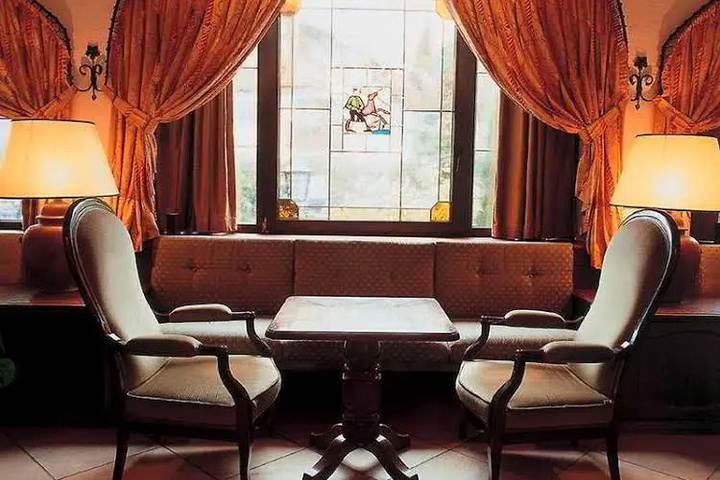 Room 3 of 27