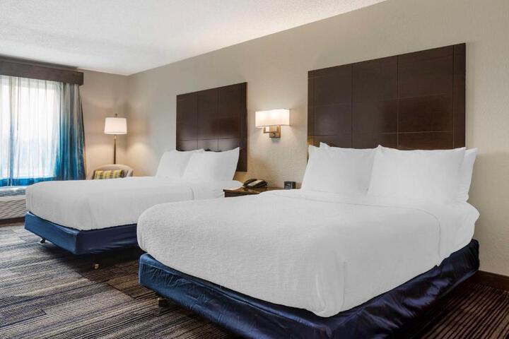 2 Queen Beds Accessible (6 of 8)