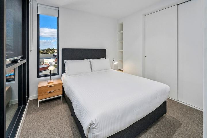 Room 4 of 33