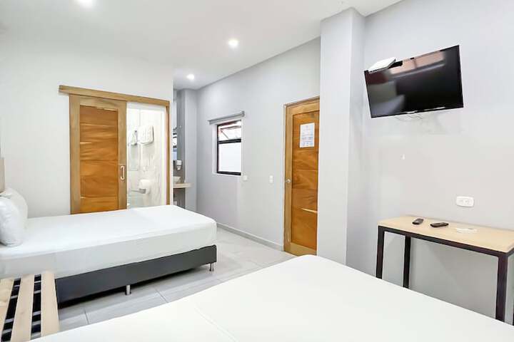 Room 6 of 18