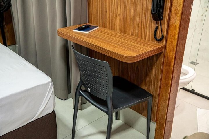 Room 18 of 115
