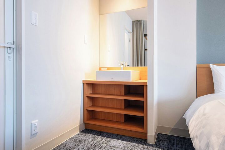 Room 7 of 42