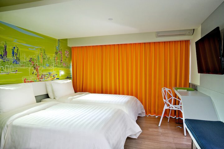 Room 10 of 42