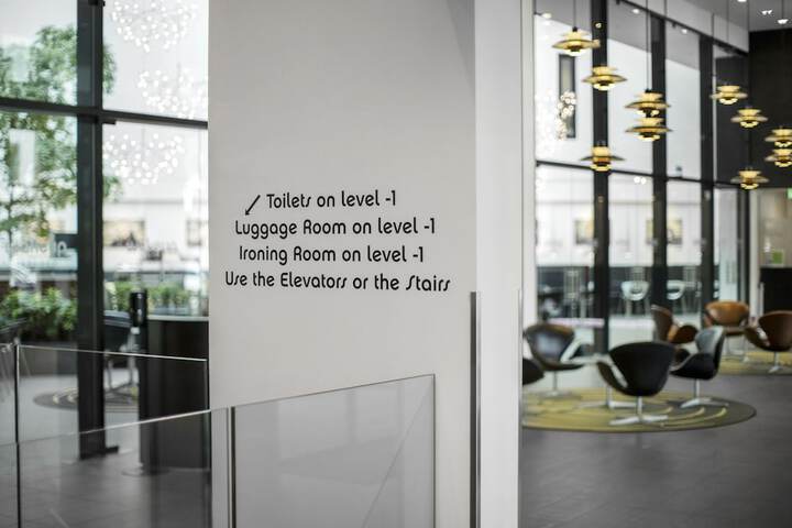 Entrance & Lobby