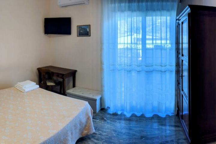 Room 43 of 204