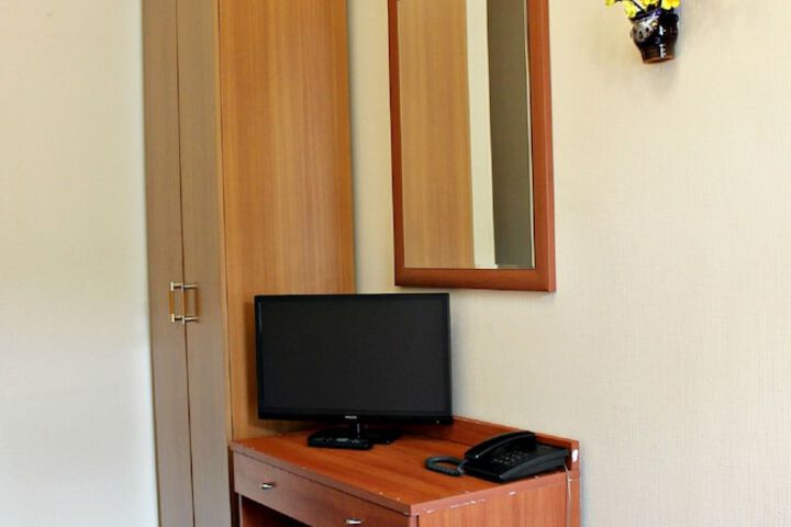Room 33 of 48