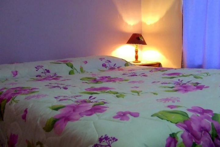 Room 4 of 9
