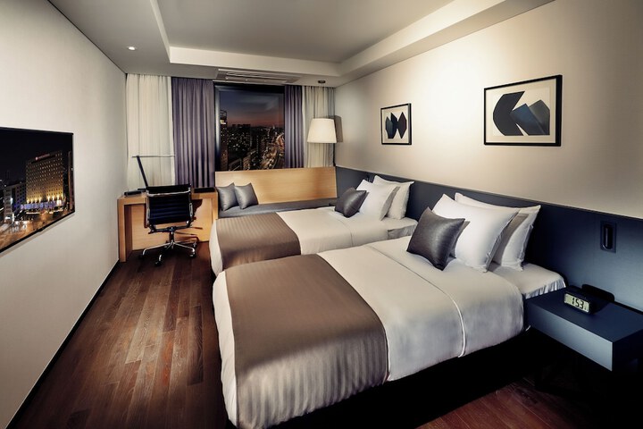 Room 10 of 27