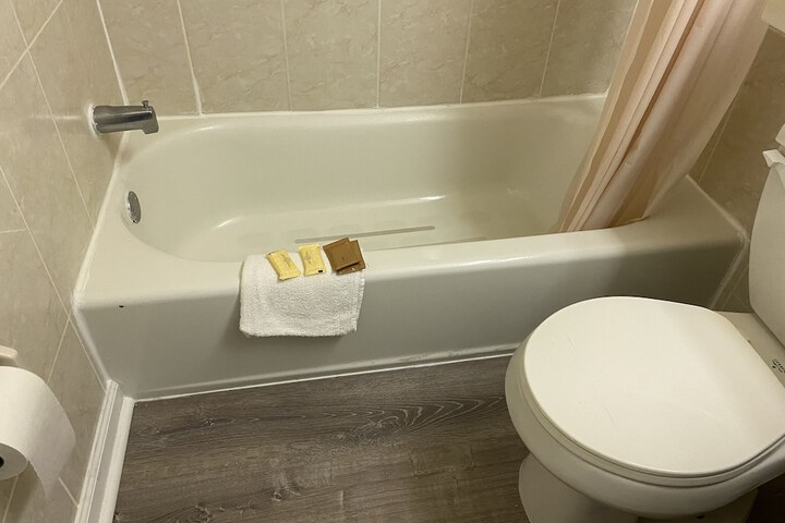 1 King Bed (12 of 23)