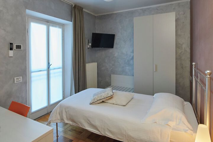 Room 2 of 49