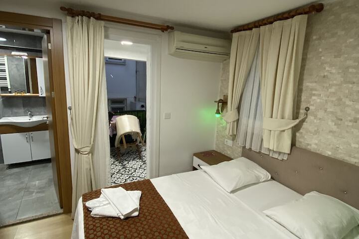 Room 37 of 61