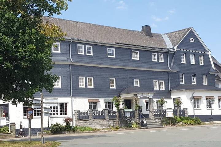 Hotel Entry