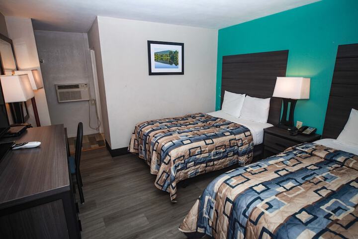 2 Double Beds (11 of 16)