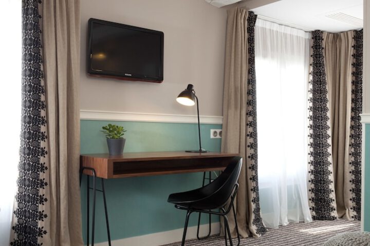 Room 25 of 40